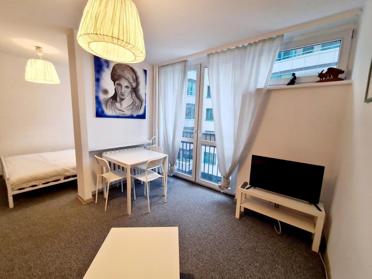 Апартаменти Topfloor Greeceflat A Cosy Flat In The City Center Варшава Екстер'єр фото