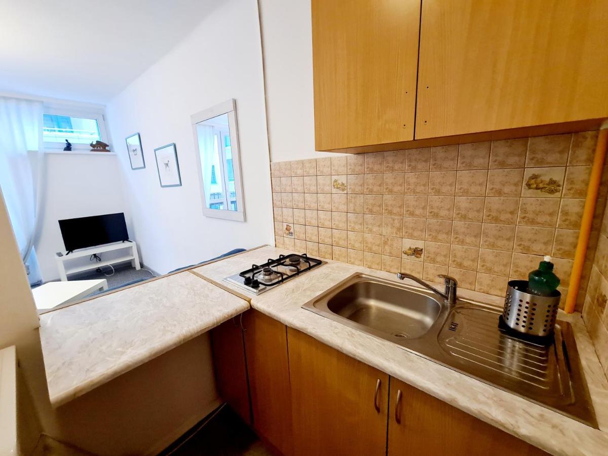 Апартаменти Topfloor Greeceflat A Cosy Flat In The City Center Варшава Екстер'єр фото